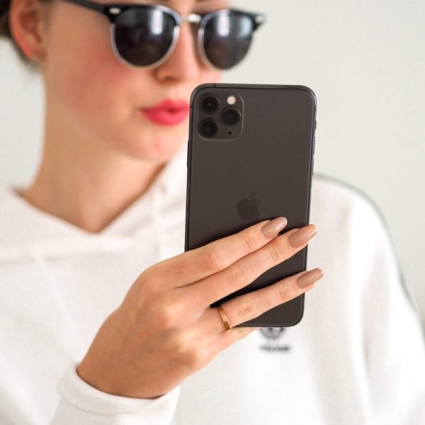 ⁦5G Factory Unlocked Android Cell Phone 128GB Pro-Grade Camera 30X Space Zoom Night Mode, Space Grey⁩ – תמונה ⁦4⁩
