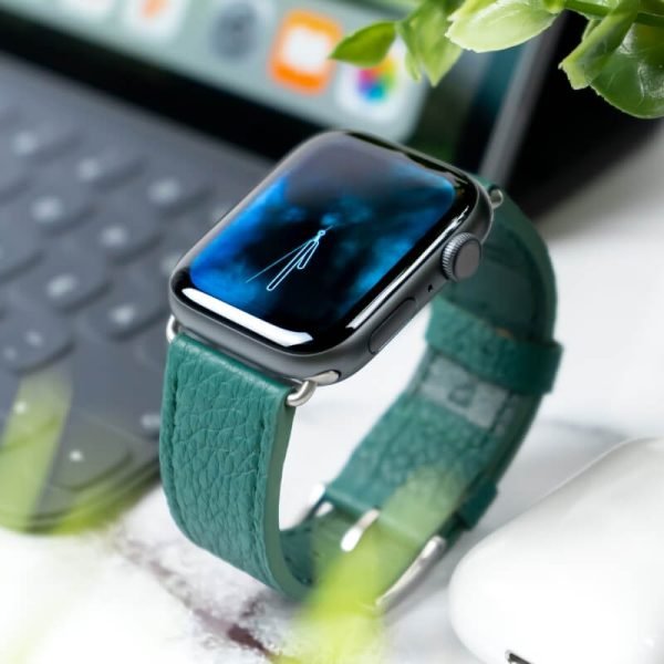 ⁦Smartwatch with Bright Touchscreen Display, Up to 6 Days of Battery Life, Orchid Purple⁩ – תמונה ⁦4⁩